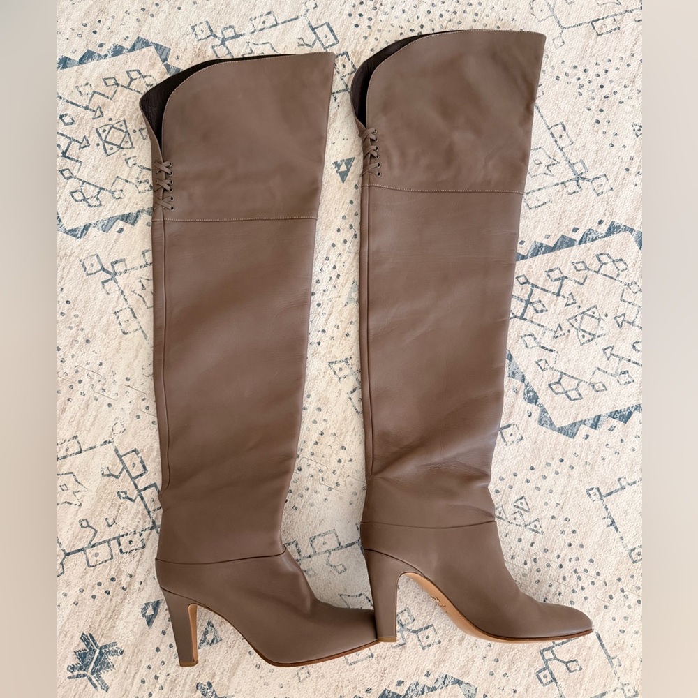 ✨ CHLOE Eve Over-the-knee Leather Boots In Grey
$2150 - Picture 3 of 9